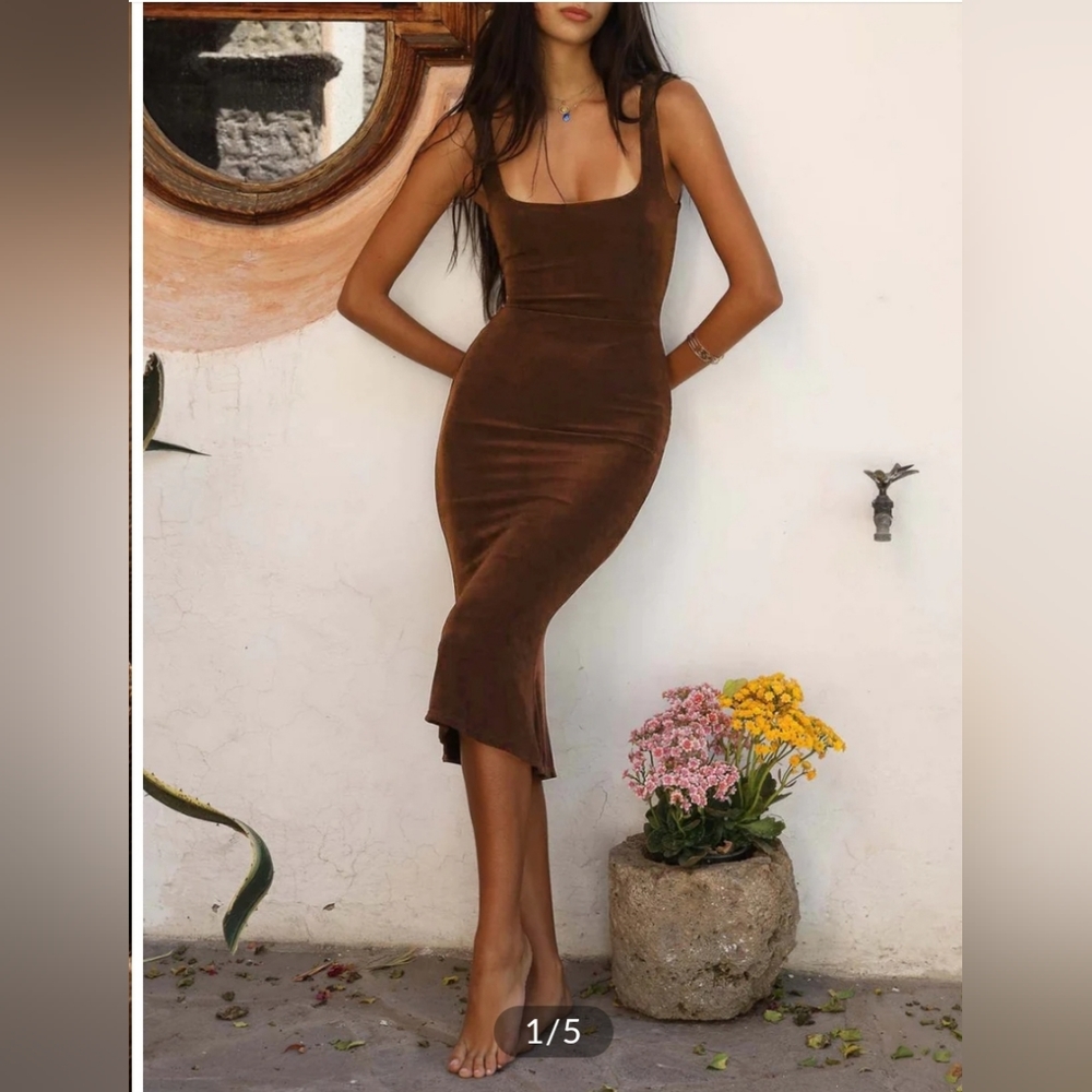Paradise Feeling Velvet Midi Dress